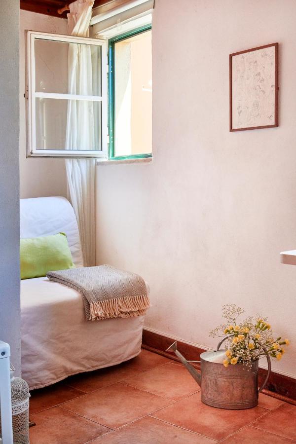 Light Filled Apartment Near Chiado, By Timecooler Lizbona Zewnętrze zdjęcie